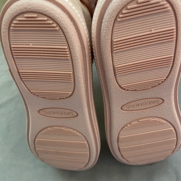 Cozy Blush Fur-Lined Women's Winter Shoes - Picture 3 of 4